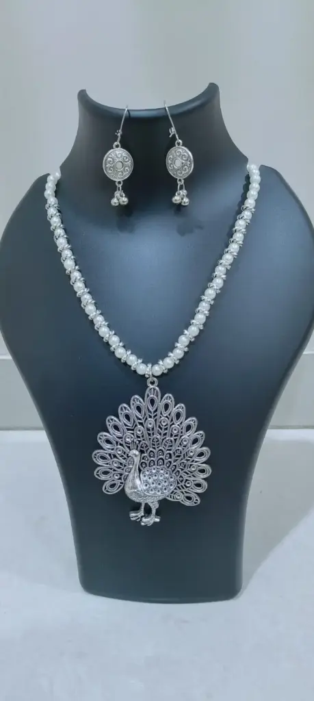 Dancing Peacock Pearl Necklace Set