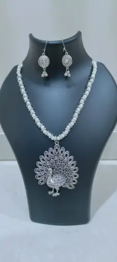 Dancing Peacock Pearl Necklace Set